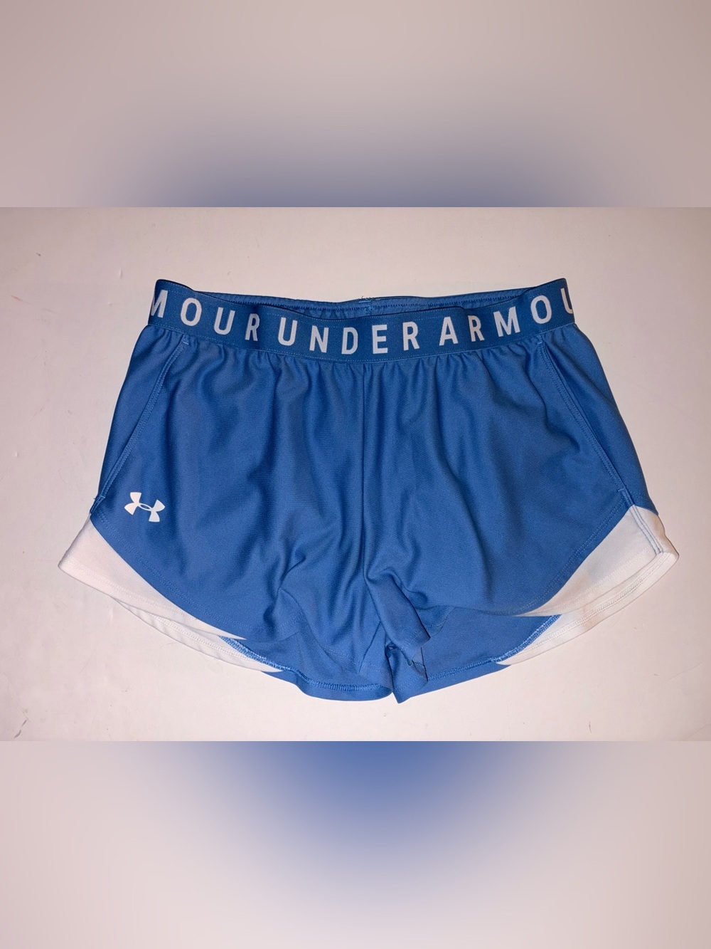 Under Armour size M blue shorts